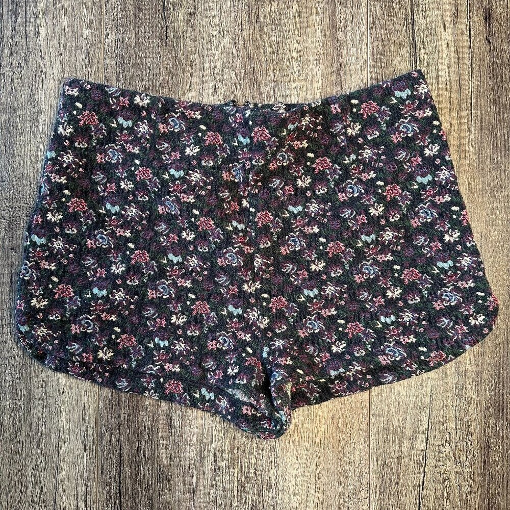 FINAL PRICE❗️CLOSET CLOSING Urban Outfitters Floral High-Waisted Shorts Size 12